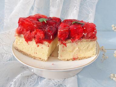Zdjęcie: Sernik gotowany z truskawkami Zdjęcie - Sernik gotowany z truskawkami - Przepisy kulinarne ze zdjęciami