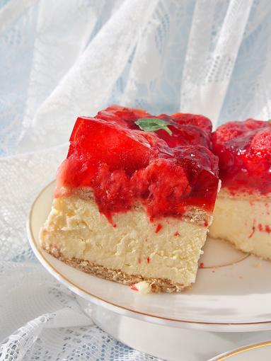 Zdjęcie: Sernik gotowany z truskawkami Zdjęcie - Sernik gotowany z truskawkami - Przepisy kulinarne ze zdjęciami